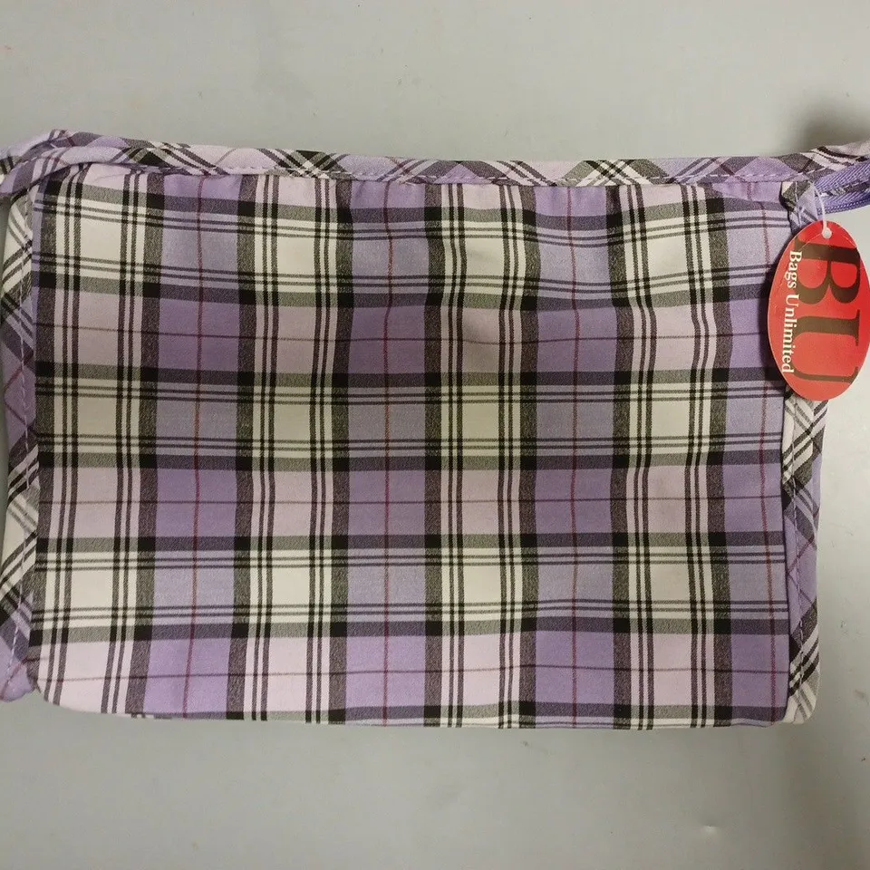 APPROXIMATELY 25 BAGS UNLIMITED LONDON COSMETICS BAG 