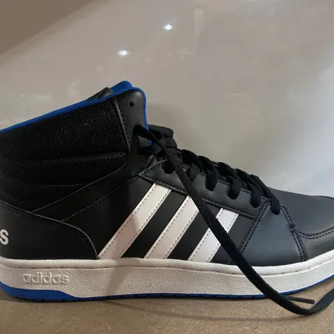PAIR OF ADIDAS TRAINERS SIZE 11