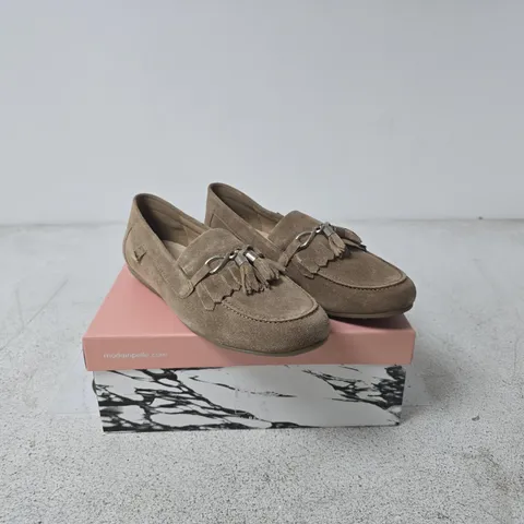 MODA IN PELLE ESSANA BEIGE SUEDE TASSEL LOAFERS – UK 7 (EU 40)