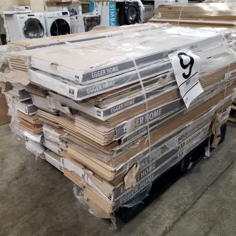 PALLET CONTAINING APPROXIMATELY 44 ASSORTED PACKS OF LAMINATE FLOORING 