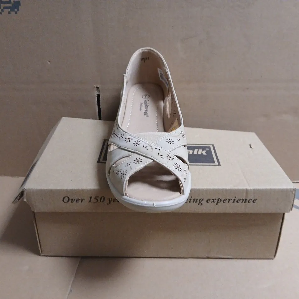 BOXED PAIR OF CUSHION-WALK PEEP TOE LOW WEDGE SLIP-ON SHOES IN TAUPE SIZE 7