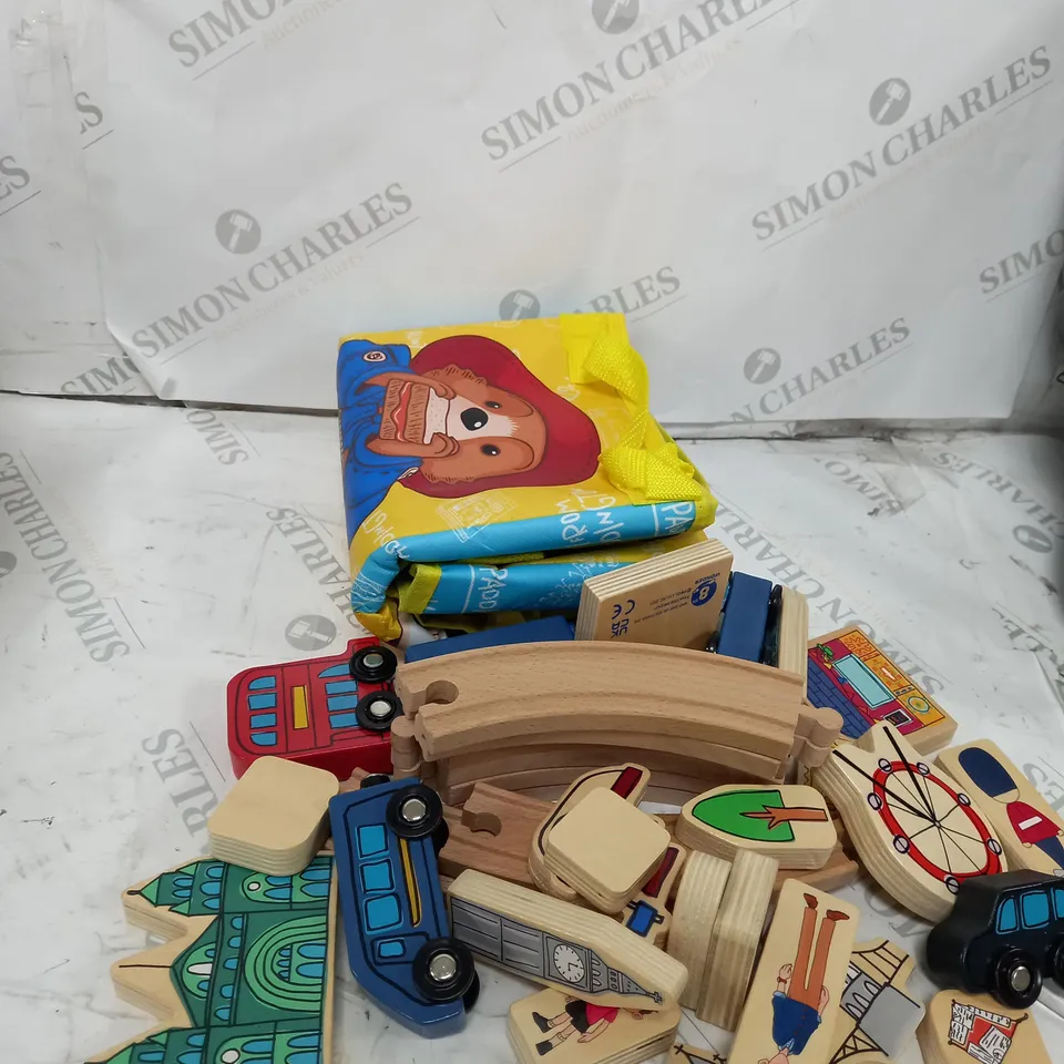 PADDINGTON BEAR PADDINGTON WOODEN BLOCK SET WITH FOLD UP STORAGE BAG