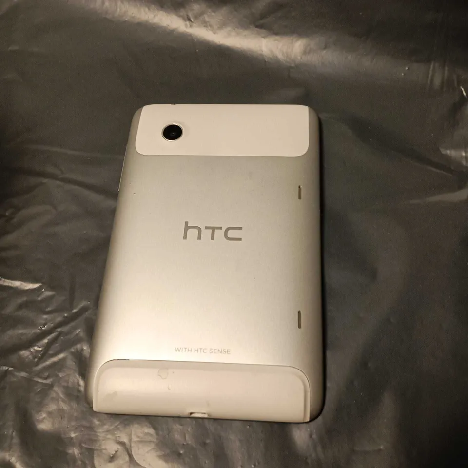 HTC TABLET  – SILVER BACK WITH WHITE CAMERA MODULE 