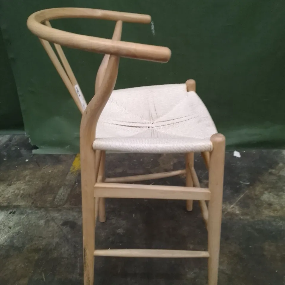 WOODEN BARSTOOL 