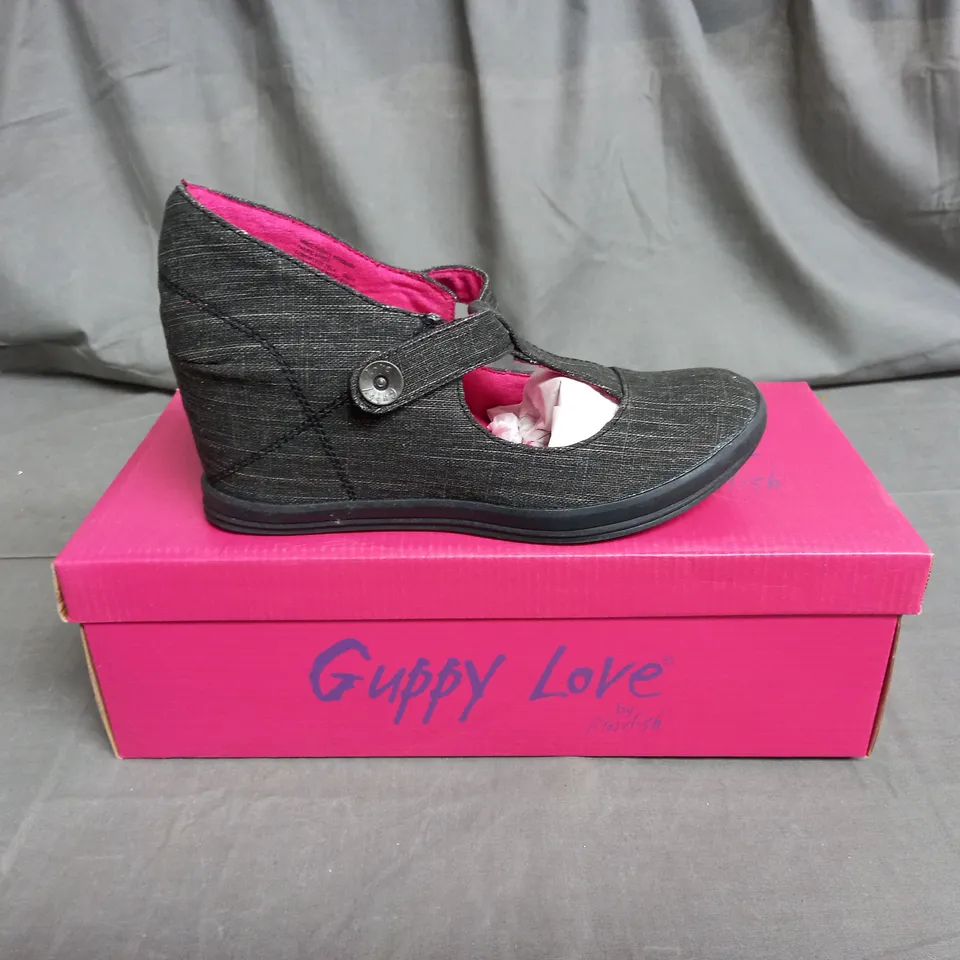 BOX OF APPROXIMATELY 6 PAIRS OF GUPPY LOVE OPEN TOP VELCRO WEDGE SHOE SIZE 10