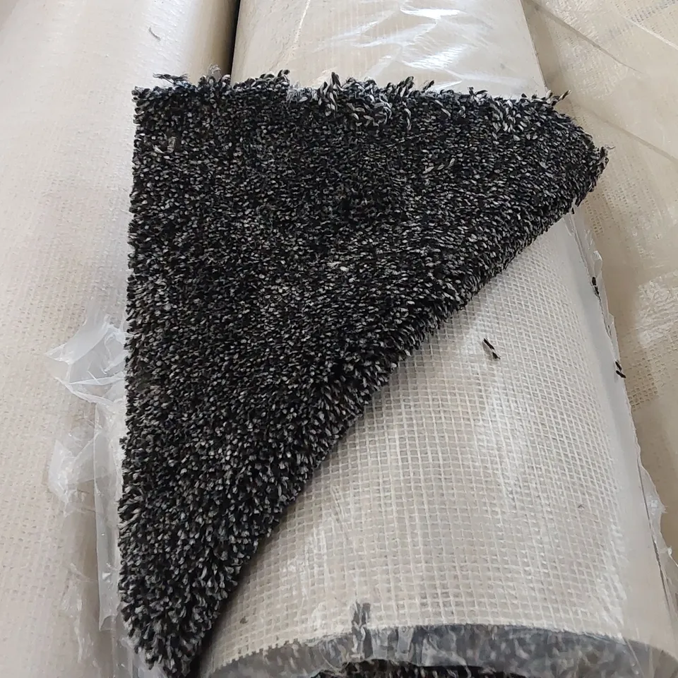 ROLL OF QUALITY CAPULET CHARCOAL CARPET // SIZE: APPROXIMATELY 4 X 3.1m