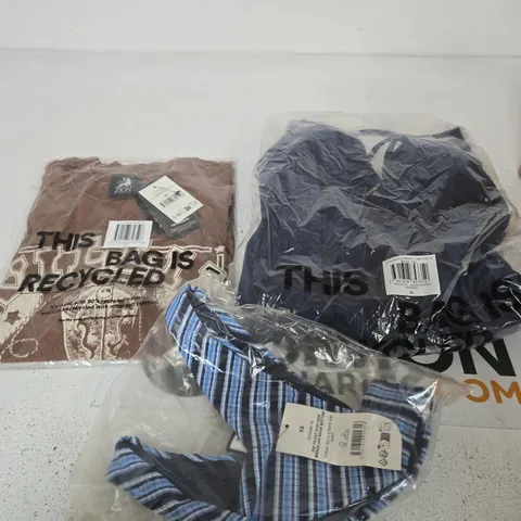 APPROXIMATELY 15 ASSORTED CLOTHING ITEMS IN VARIOUS SIZES, COLOURS & STYLES