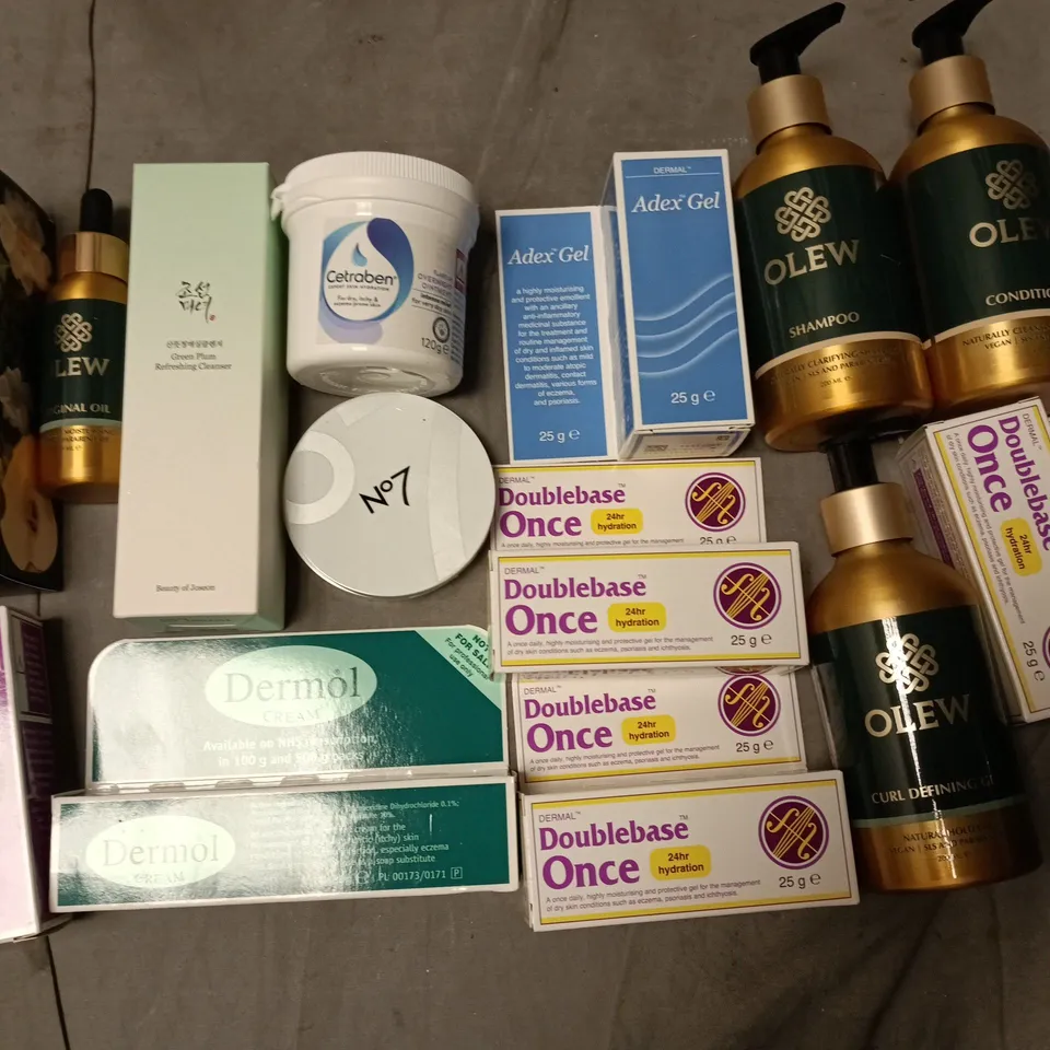 LOT OF APPROXIMATELY 15 ASSORTED HEALTH AND BEAUTY ITEMS TO INCLUDE PUHPIG FACIAL TOWELS, DERMAL DOUBLE BASE ONCE AND ADEX GEL