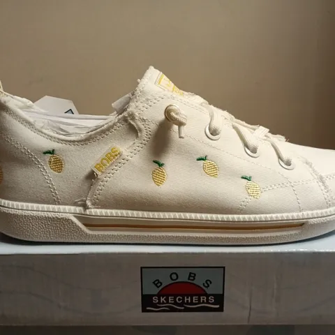 BOXED PAIR OF SKECHERS BOBS WHITE CANVAS SNEAKERS – PINEAPPLE EMBROIDERY, WOMEN'S UK4.5