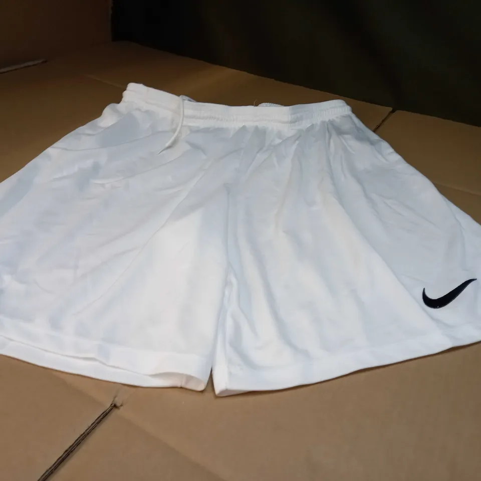 NIKE DRI FIT WHITE/LOGO SPORTS SHORTS - XL