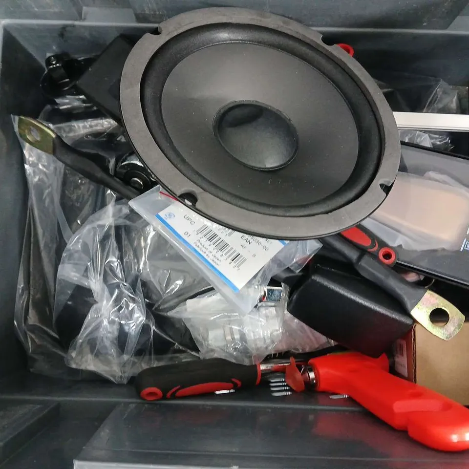 APPROXIMATELY 8 ASSORTED VEHICLE PARTS & ACCESORIES TO INCLUDE SOCKET WRENCH, CAR SPEAKER, BELT BUCKLE, ETC