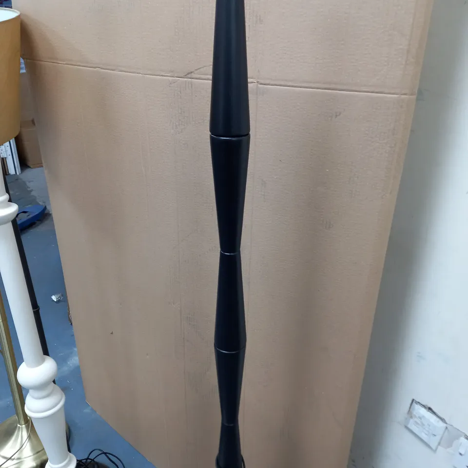 LOT OF 5 ASSORTED FLOOR LAMPS TO INCLUDE LAURA ASHLEY