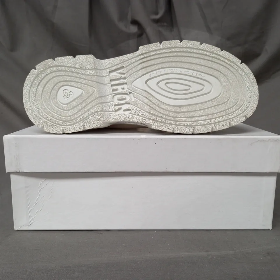 BOXED PAIR OF VIRON PLATFORM LADIES CANVAS SHOES IN CREAM EU SIZE 37