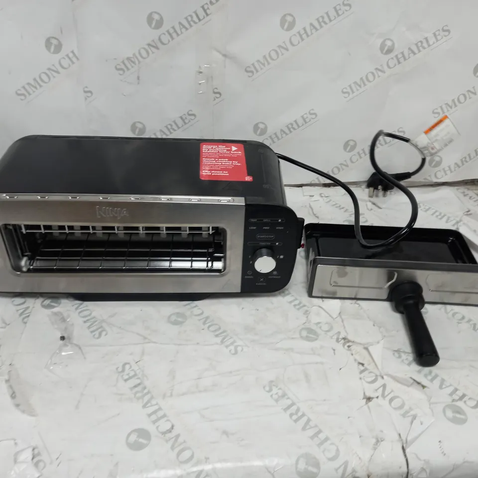 BOXED NINJA 2 IN 1 TOASTER & GRILL ST100UK