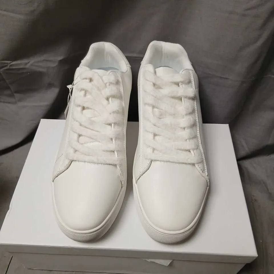 CONZURI UK 8.5 WHITE SNEAKERS 