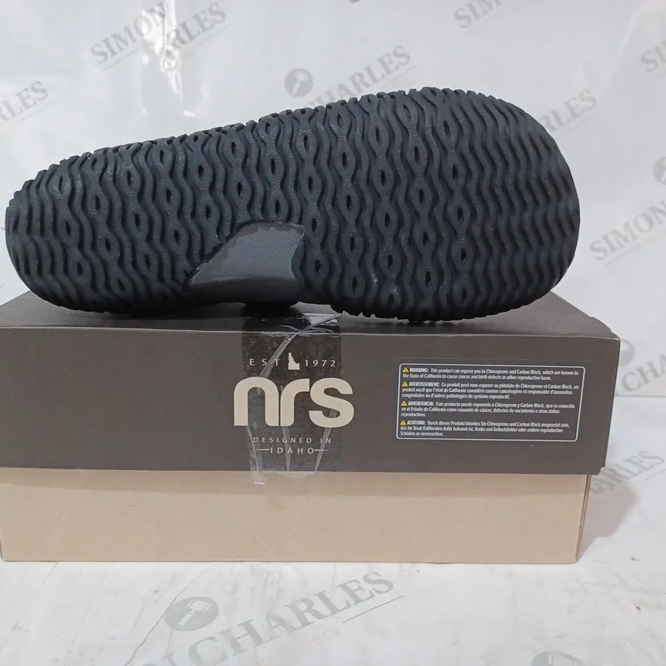 BOXED PAIR OF NRS PADDLE SHOES IN BLACK UK SIZE 9