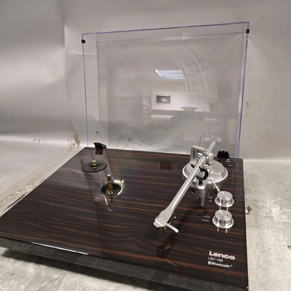 BOXED LENCO TURNTABLE WITH BLUETOOTH TRANSMISSION LBT-188WA V2