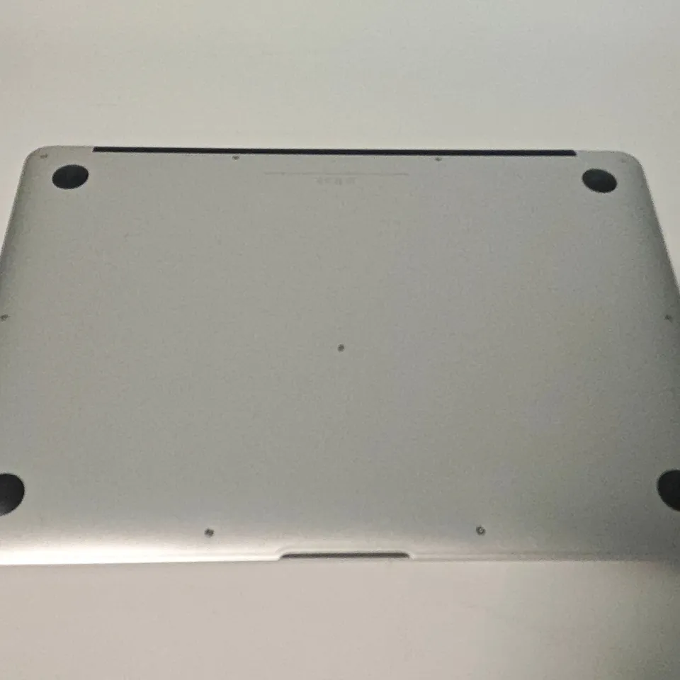UNBOXED APPLE MACBOOK AIR I-5 8GB/128GB IN SILVER - A1466