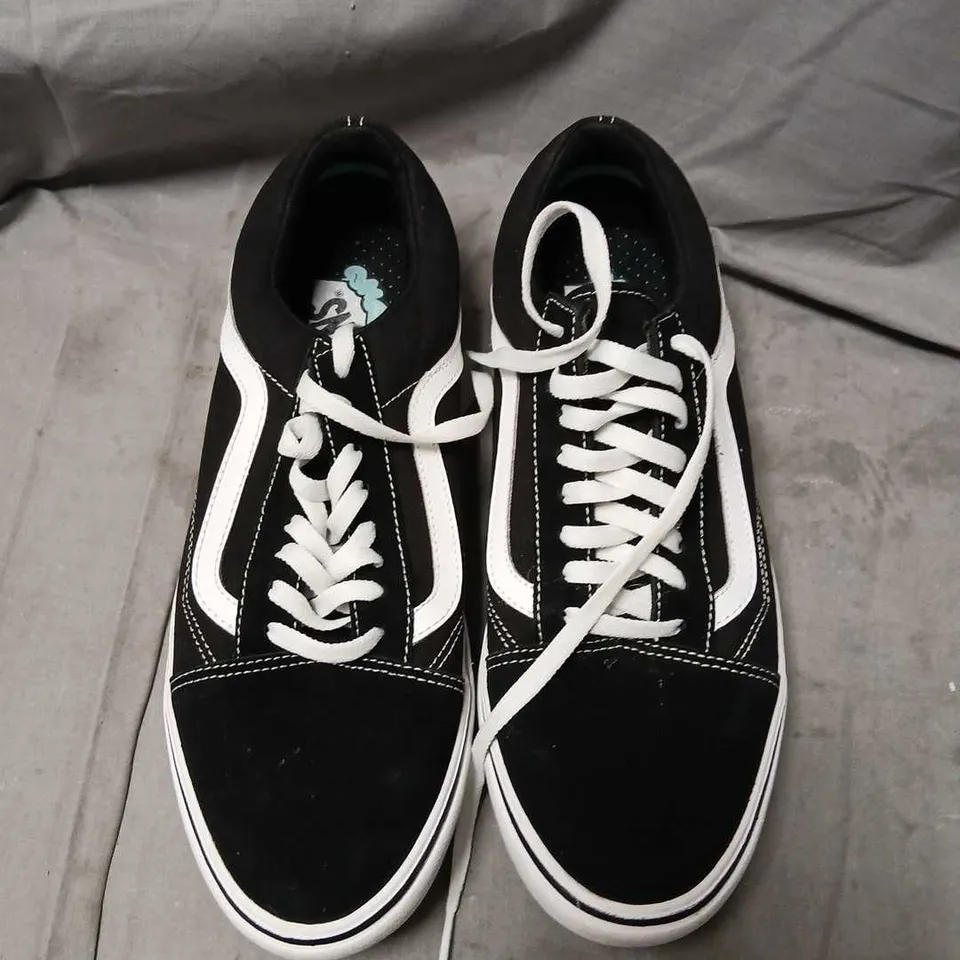 VANS OLD SKOOL SNEAKERS – BLACK/WHITE (MEN'S) SIZE 11
