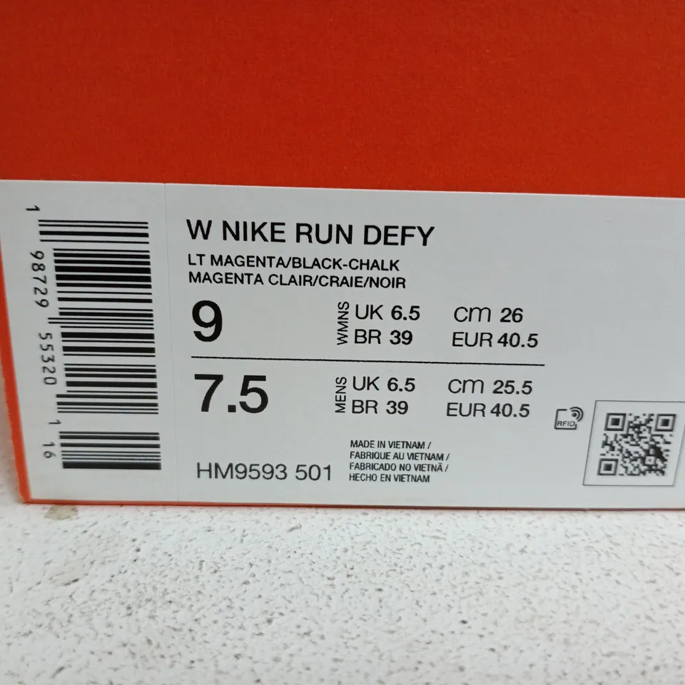 NIKE RUN DEFY SIZE 6.5 (MEGENTA CLAR/NOIR)