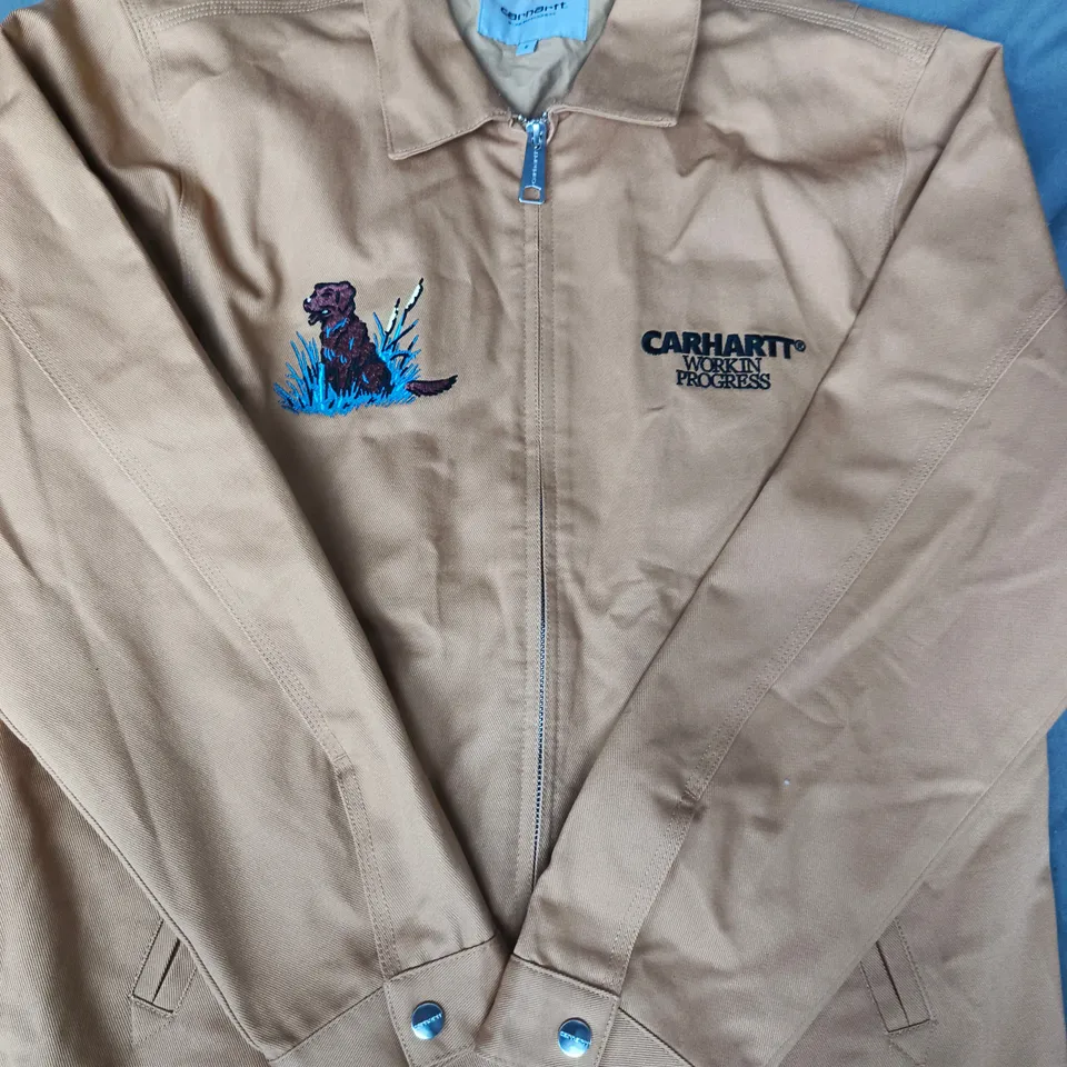 CARHARTT WORK IN PROGRESS JACKET – TAN WITH DETROIT MICHIGAN BACK EMBROIDERY SIZE SMALL
