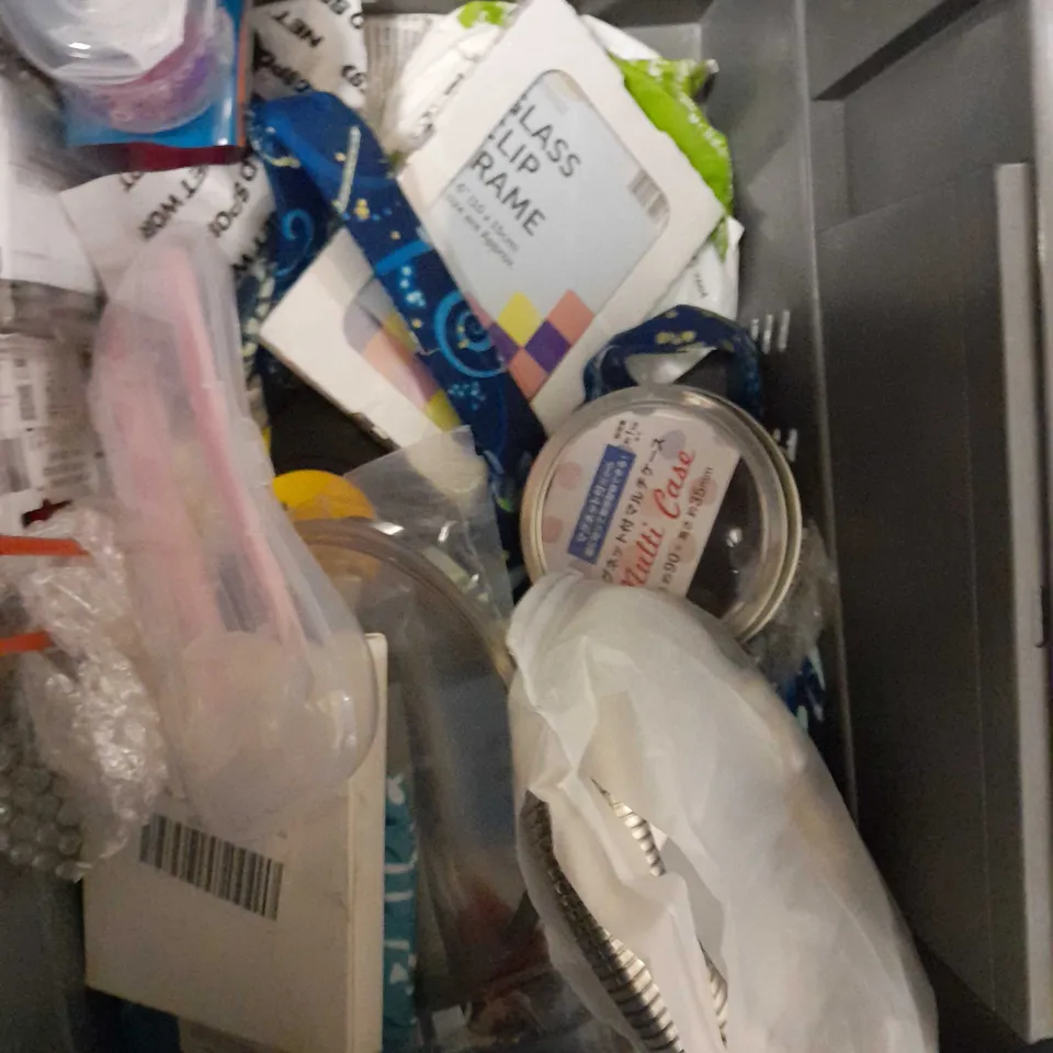 LOT OF APPROX 12 ASSORTED HOUSEHOLD ITEMS TO INCLUDE CASIO CALCULATOR, NEXUS METAL LIGHT SWITCH, ROLSON PADLOCK, ETC