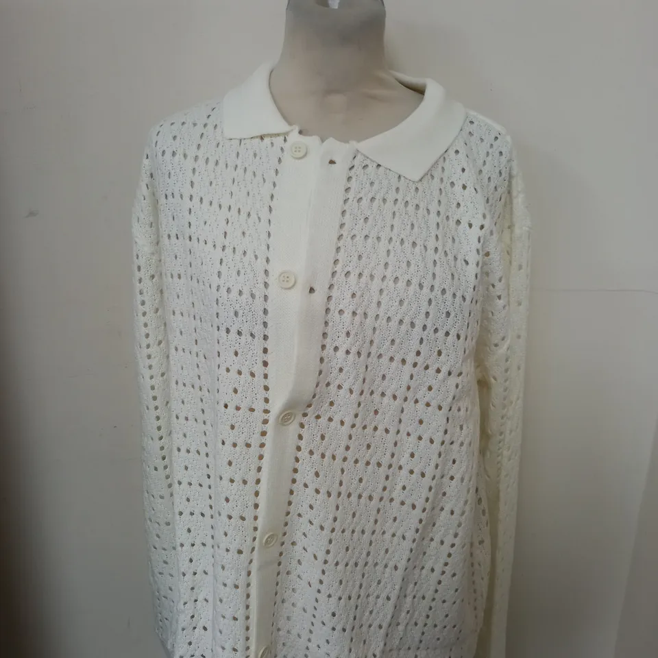 APPROXIMATELY 20 ASSORTED CLOTHING ITEMS IN VARIOUS SIZES AND STYLES 