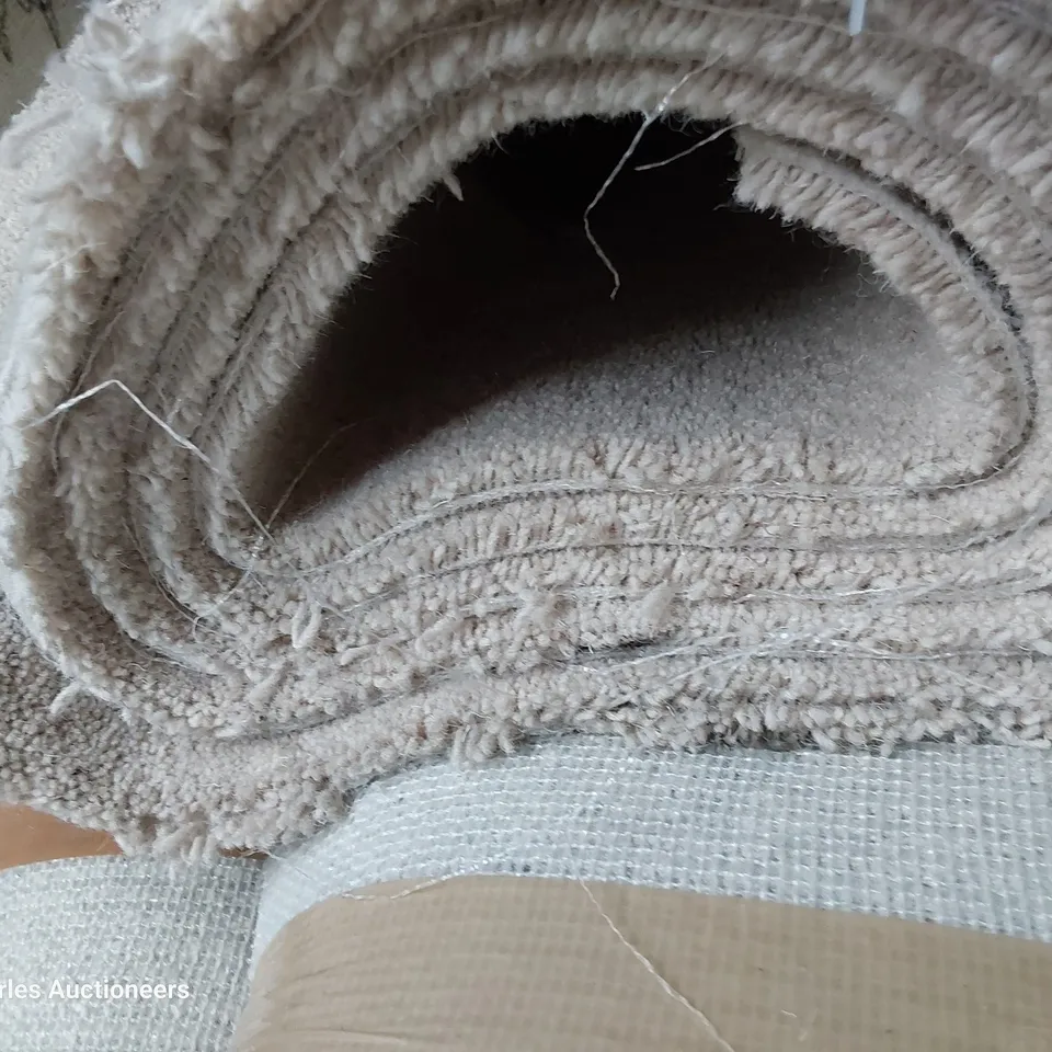 ROLL OF QUALITY LINGDALE ELITE MALHAM CARPET APPROXIMATELY 5M × 2.8M