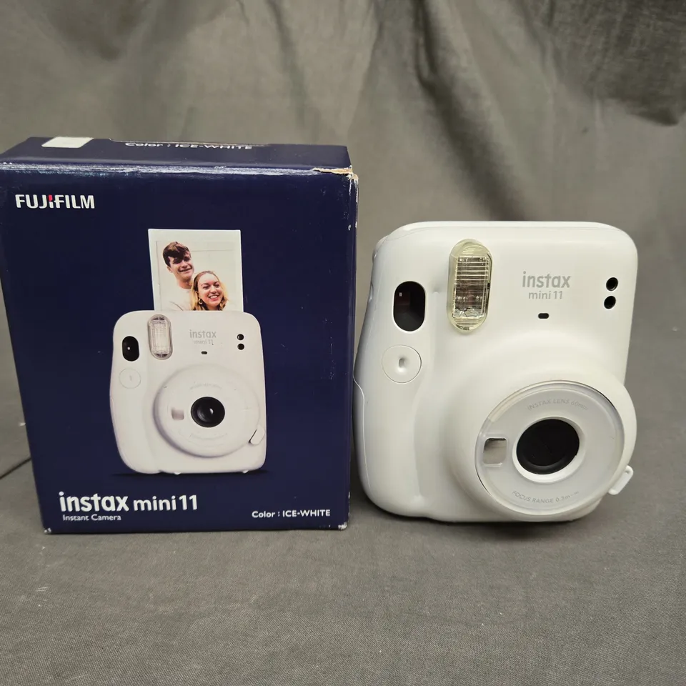 FUJIFILM INSTAX MINI 11 INSTANT CAMERA