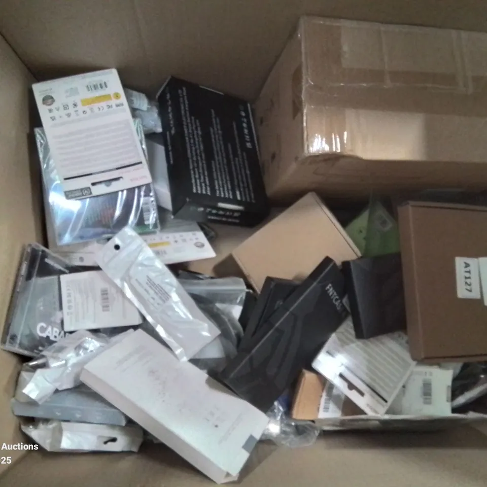 BOX CONTAINING LARGE AMOUNT OF BOXED ELECTRICAL ITEMS TO INCLUDE: LIGHT BULBS, PHONE SCREEN PROTECTION COVERS, CHARGERS, STEEL DESKTOP STANDS ETC.