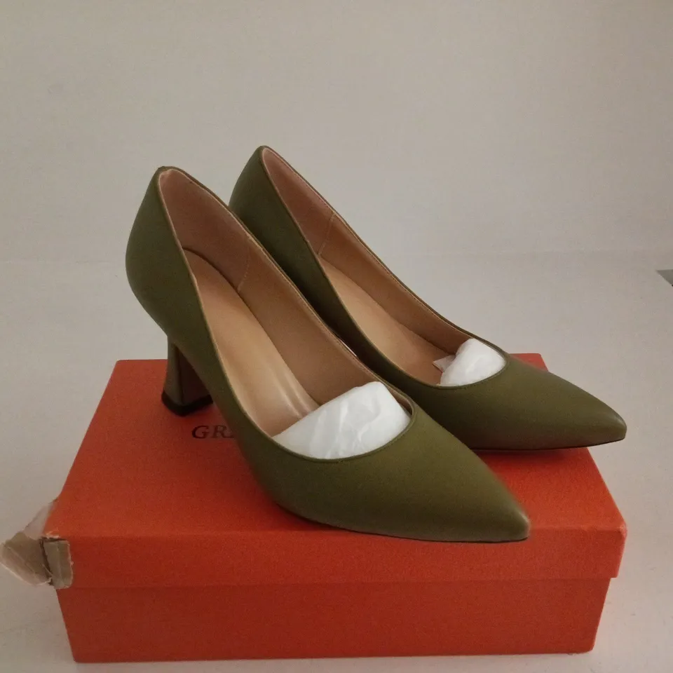 GRACE EVERY STEP GREEN HIGH HEELED SHOES SIZE 37.5 BOXED