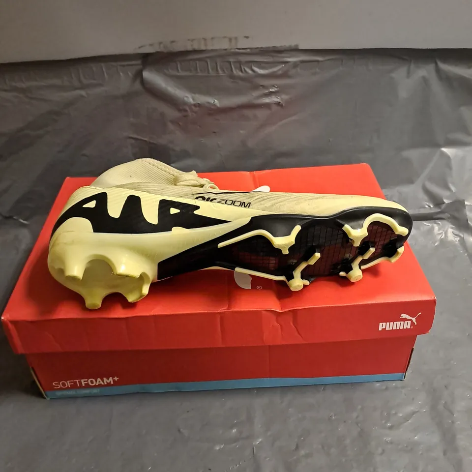 PAIR OF NIKE AIR ZOOM FOOTBALL BOOTS IN LEMONADE/BLACK SIZE UK 11