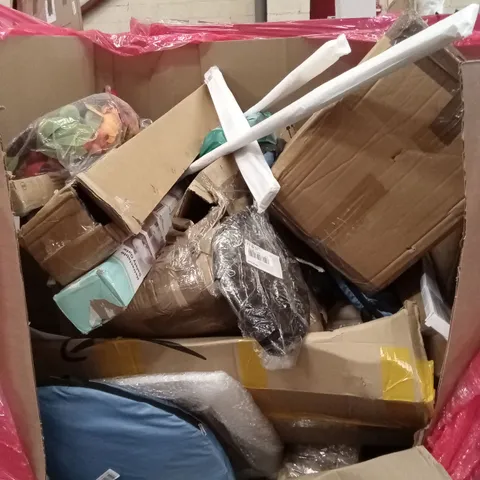 PALLET OF ASSORTED HOUSEHOLD GOODS AND PRODUCTS TO INCLUDE; RETRACTABLE BABY GATE, FISHING NET, DECOR ITEMS ETC