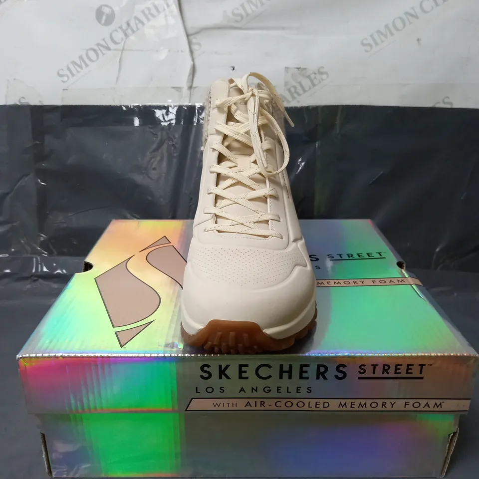 SKECHERS ANKLE BOOTS CREAM SIZE 7