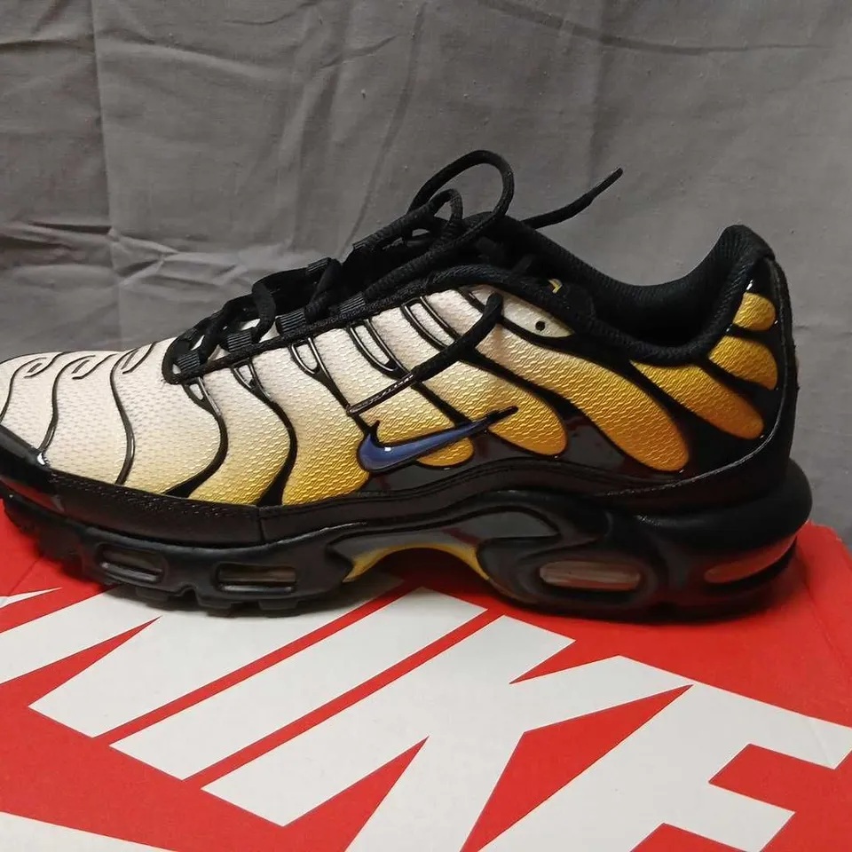 NIKE AIR MAX PLUS SNEAKERS – UK 9 (EU 44)