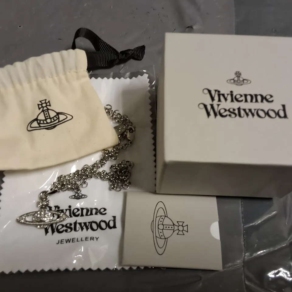 VIVIENNE WESTWOOD SILVER LOOK NECKLACE