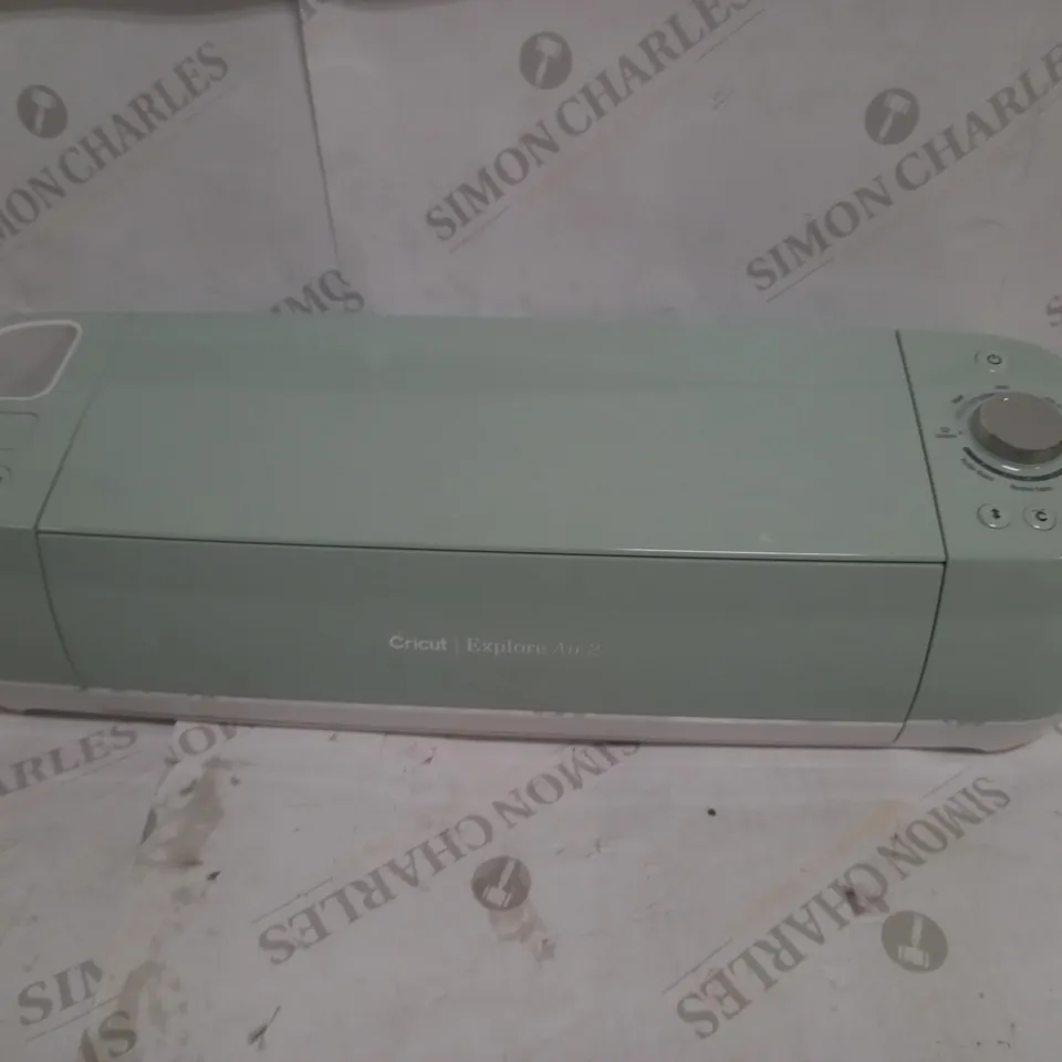 CRICUT EXPLORE AIR 2 CUTTING MACHINE