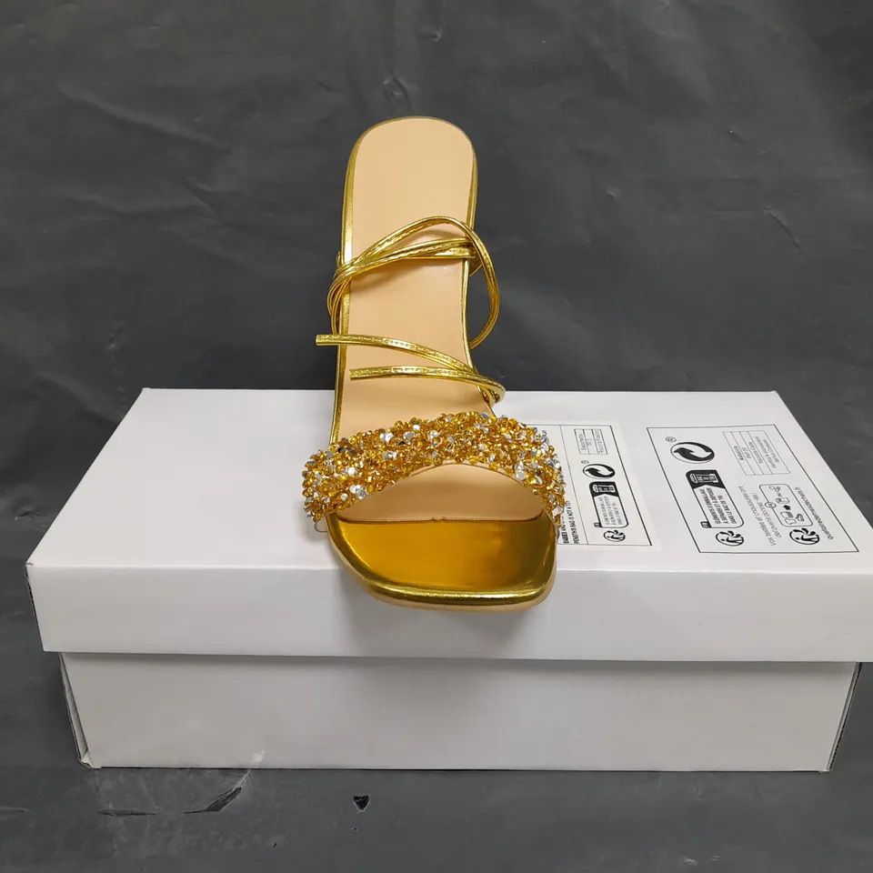 BOXED PAIR OF UNBRANDED HIGH HEELED STRAPPY SANDALS IN METALLIC GOLD W. JEWEL EFFECT SIZE EU 37