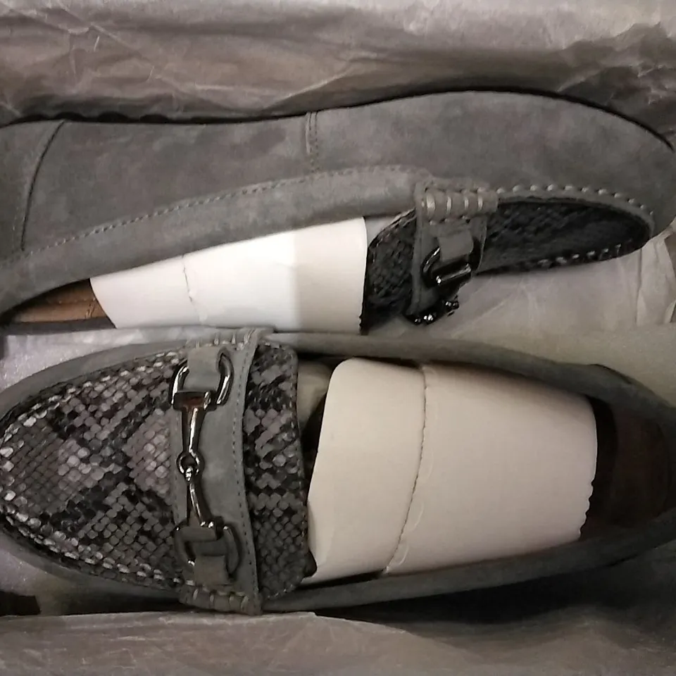 3 VIONIC SHOE BOXES CONTAINING 2 × HONOR DAYNA GREY LOAFERS SIZE 6, FELICITY LIV NAVY ANKLE BOOTS SIZE 6