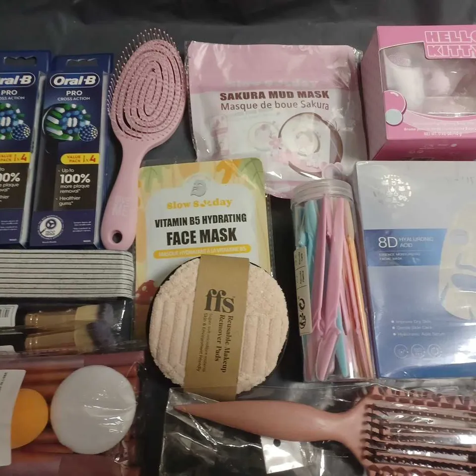 LOT OF APPROXIMATELY 20 ASSORTED BEAUTY ITEMS TO INCLUDE ORAL-B HEADS, BRUSHES AND SAKURA MUD MASKS