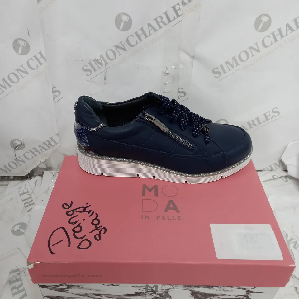 MODA IN PELLE GENE TRAINER - NAVY UK 6 - BOXED 