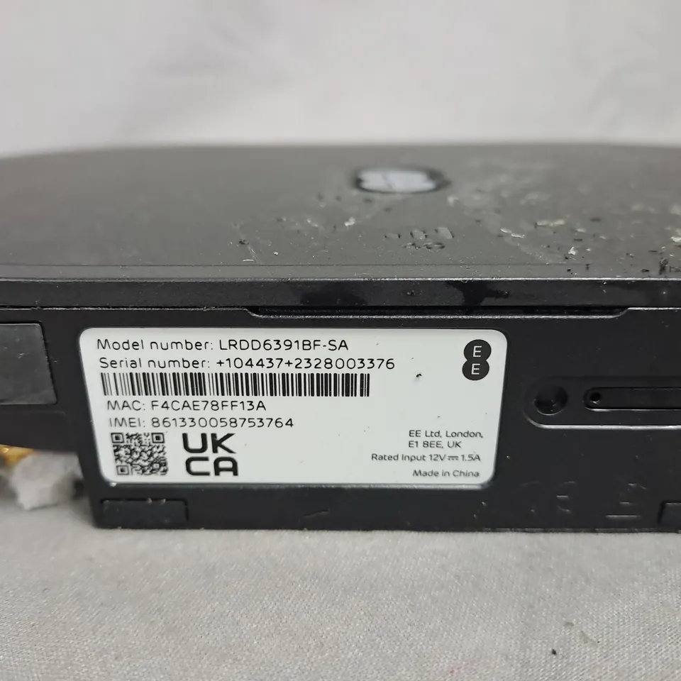 EE HYBRID CONNECT HUB – LRDD6391BF-SA