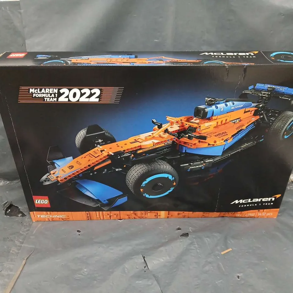 BOXED LEGO TECHNIC MCLAREN FORMULA 1 RACE CAR 2022 (42141)