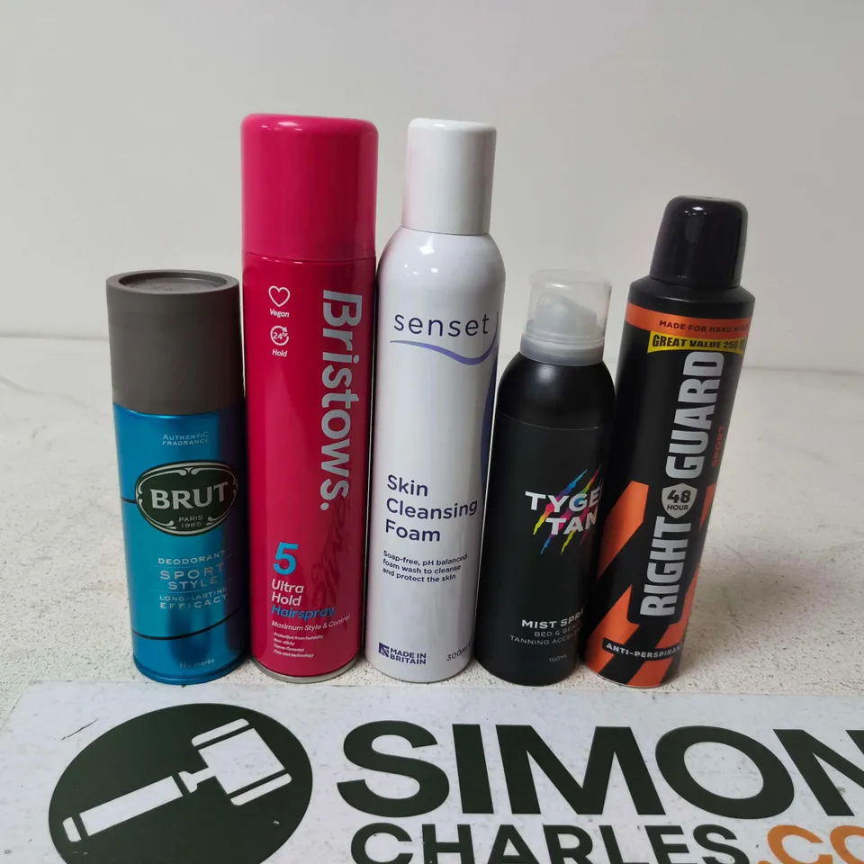 APPROXIMATELY 15 ASSORTED AEROSOLS TO INCLUDE RIGHT GUARD , BRUT AND TYGER TAN