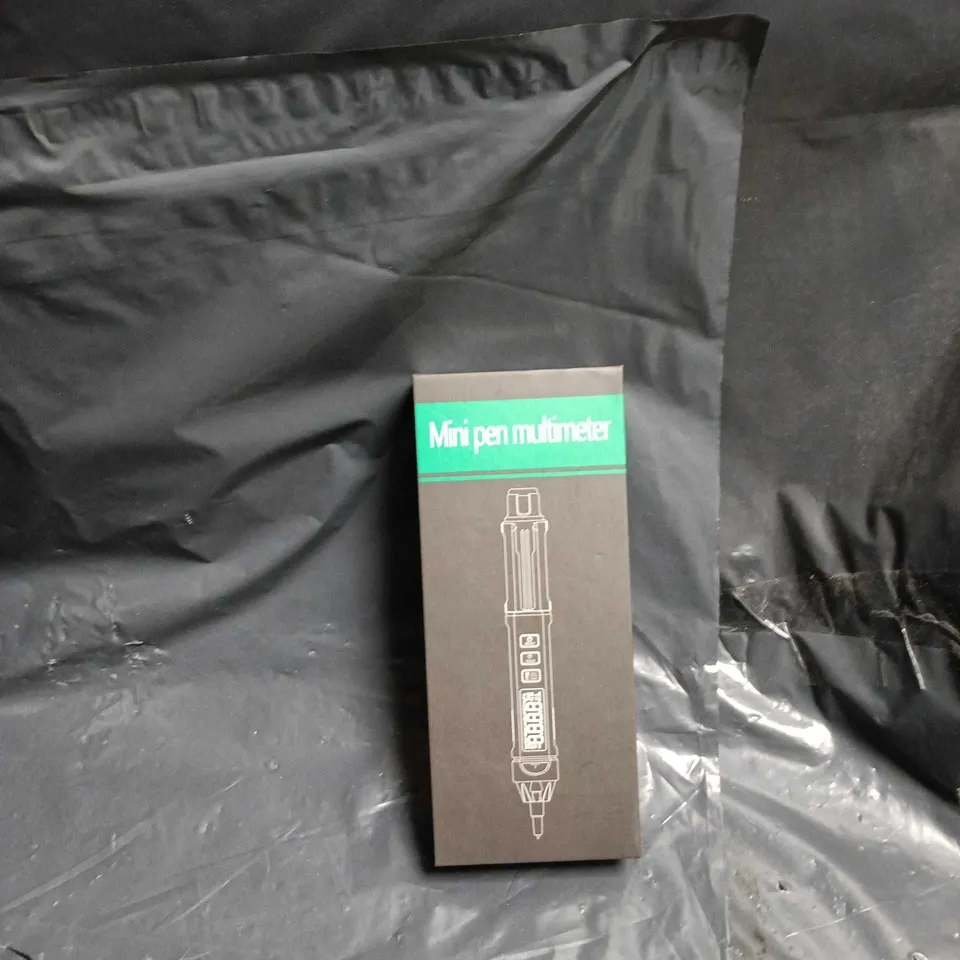 BOX OF APPROXIMATELY 20 ASSORTED ITEMS TO INCLUDE: MULTIMETER, WORKLIGHT AND MOTOR REPAIR KIT