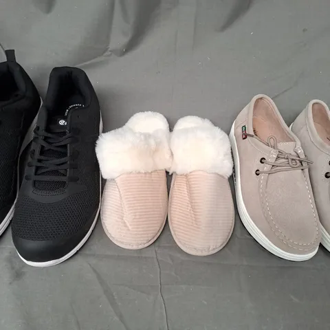 BOX OF APPROXIMATELY 15 ASSORTED PAIRS OF SHOES AND FOOTWEAR ITEMS IN VARIOUS STYLES AND SIZES TO INCLUDE XIUXIAN, APACHE, ETC