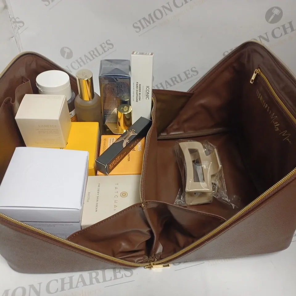 COSMETICS MOLLY MAE 12-PIECE GIFT SET IN BROWN LEATHER LOOK BAG