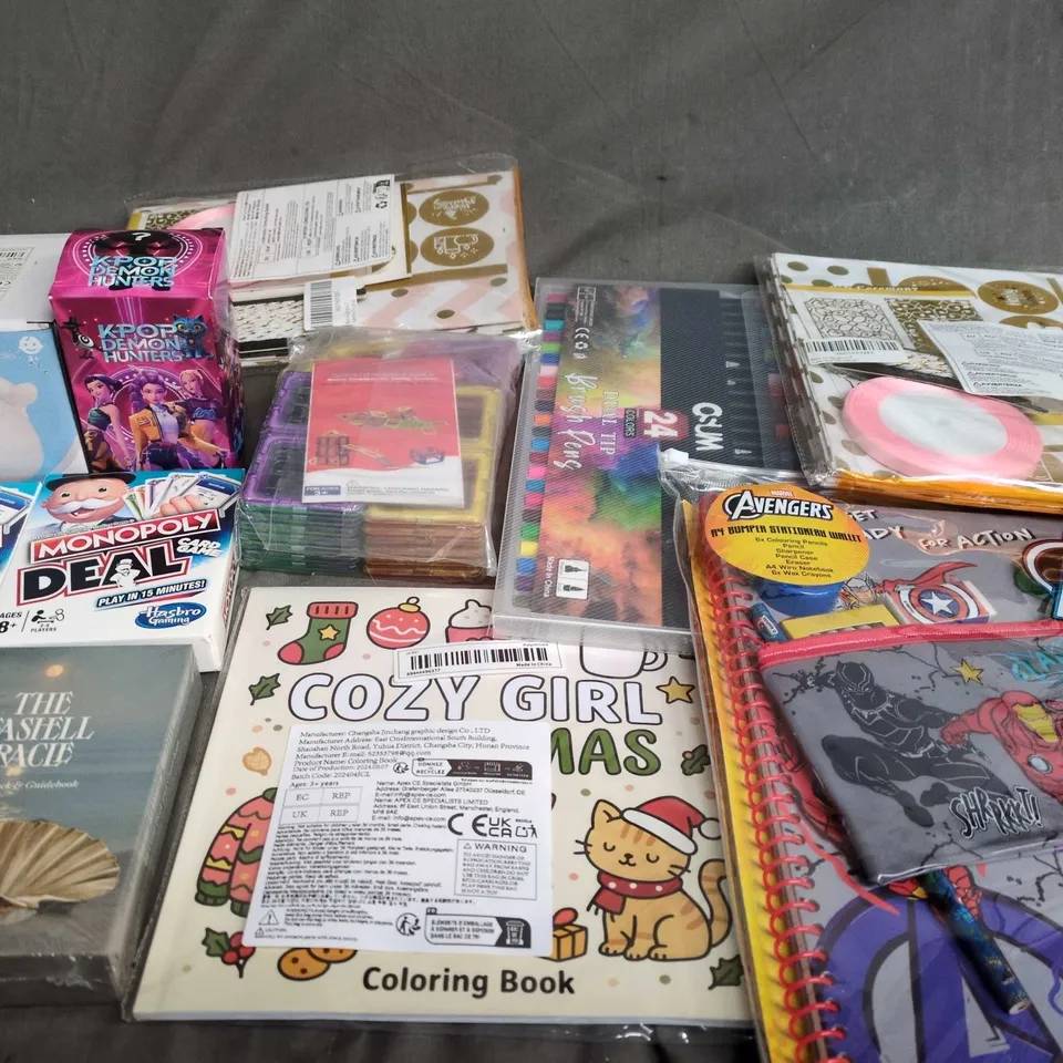 APPROXIMATELY 10 ASSORTED TOYS & GAMES PRODUCTS TO INCLUDE MONOPOLY CARDS, PENS AND ACTIVITY PACKS