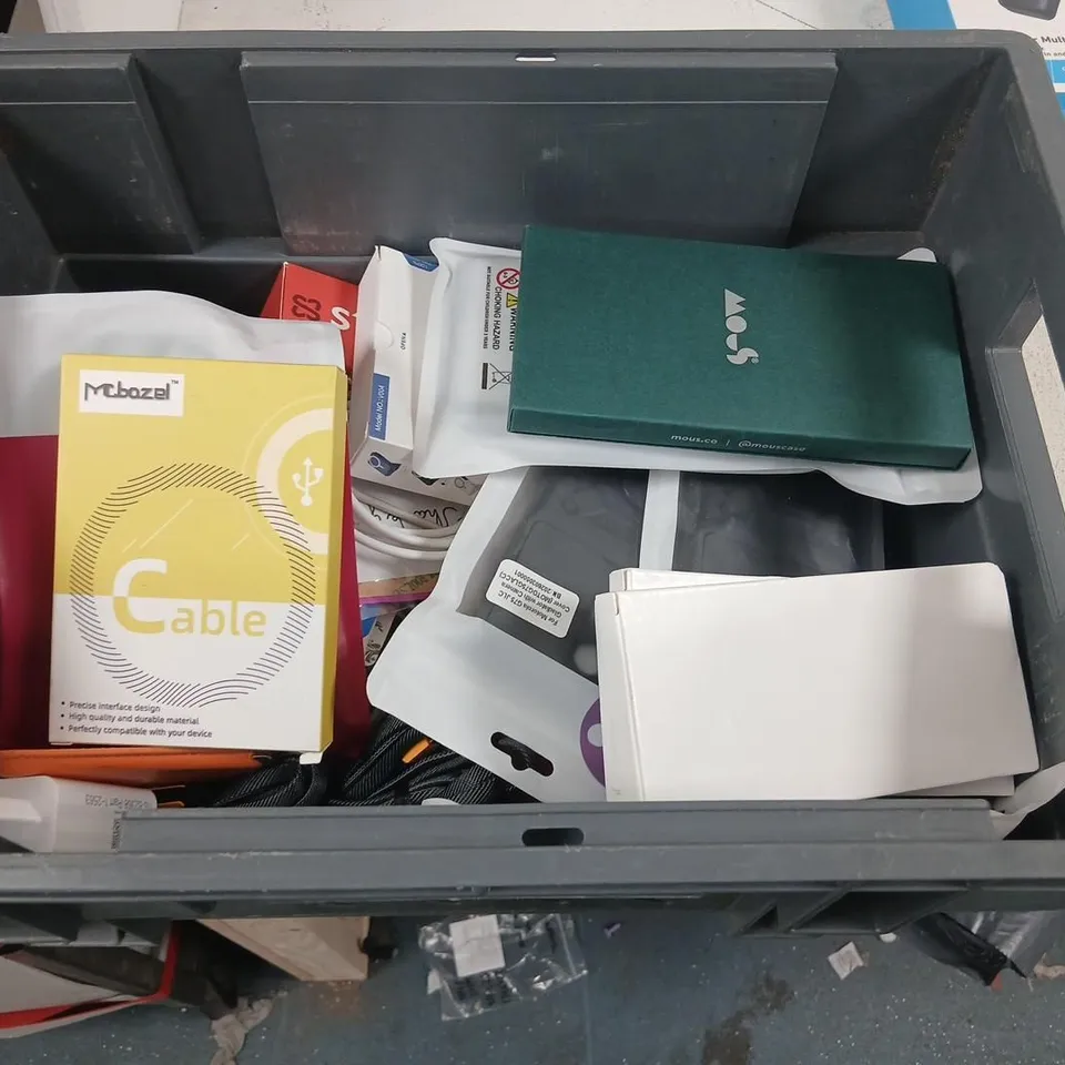 ASSORTED MOBILE PHONE ACCESSORIES BUNDLE: POWER BANKS, CABLES, CHARGERS AND SCREEN PROTECTORS