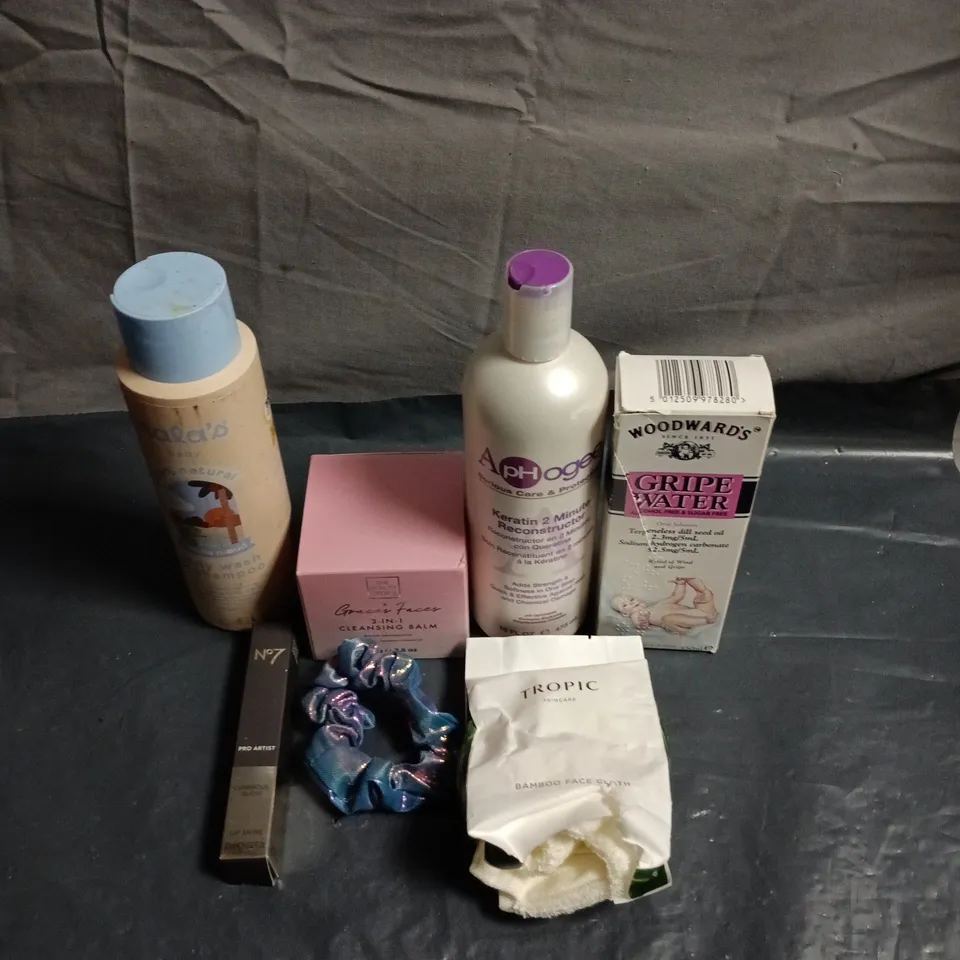 APPROXIMATEY 20 ASSORTED HEALTH AND BEAUTY PRODUCTS TO INCLUDE - WOODWARD'S GRIPE WATER - NALA'S BABY BODY WASH AND TROPIC BAMBOO FACE CLOTH